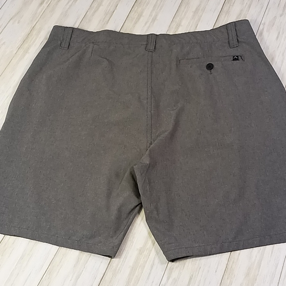 DenaLi Heathered Grey Flat Front Shorts Men's Size 38 - Picture 4 of 11